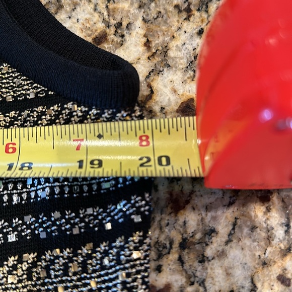 EUC St. John Sport metallic knit shell - size Large - Picture 6 of 8